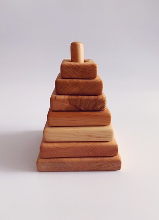 Wooden pyramid "Square"1 photo