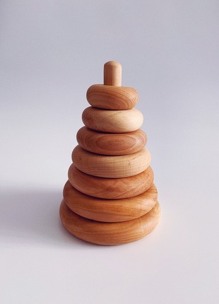 Wooden pyramid "Round"