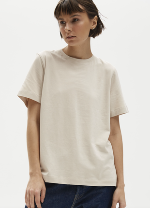 IVORY BASIC WOMAN T-SHIRT | COTTON 190 GSM | Relaxed-fit & Regular-fit classic t-shirt