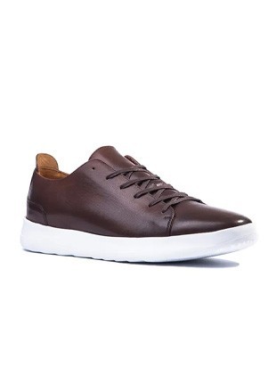 Classic men's sneakers with a white sole. Choose brown shoes Ikos 389 !