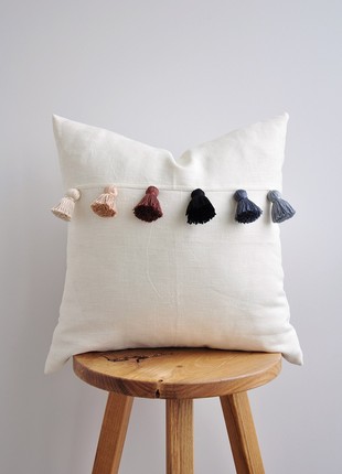 Pillow with tassels