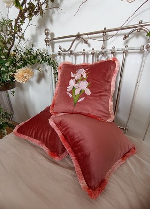 MR Pillow velvet with irises embroidery3 photo