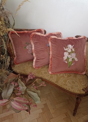MR Pillow velvet with irises embroidery7 photo