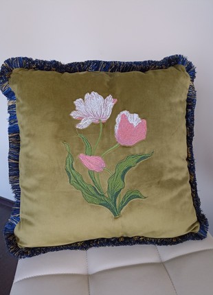 MR Pillow velvet with tulips embroidery5 photo