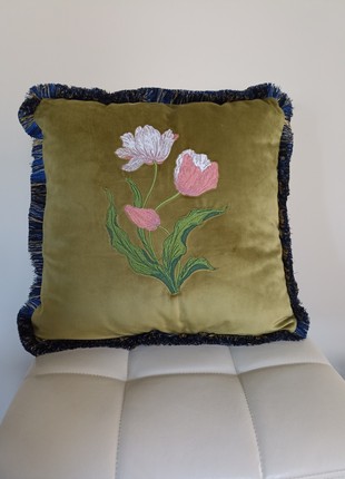 MR Pillow velvet with tulips embroidery8 photo