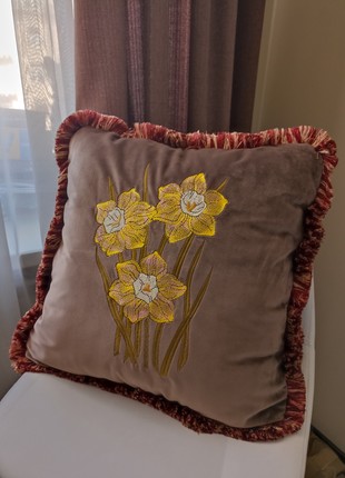 MR Pillow velvet with daffodils embroidery4 photo