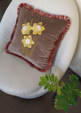 MR Pillow velvet with daffodils embroidery5 photo