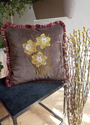 MR Pillow velvet with daffodils embroidery10 photo