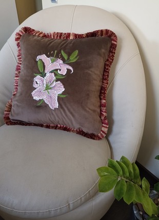 MR Pillow velvet with lilies embroidery5 photo