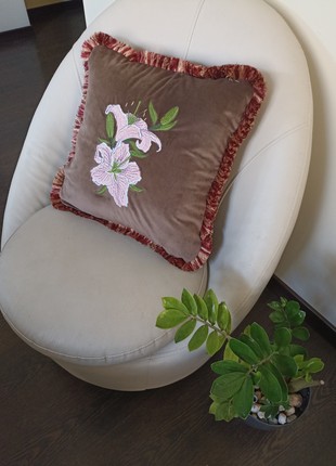 MR Pillow velvet with lilies embroidery8 photo