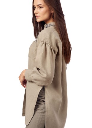 Woman's blouse with embroidery 166-21/004 photo