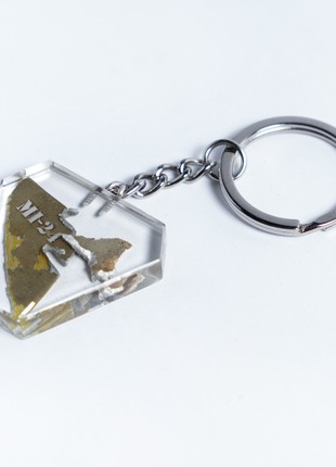A keyring with a wreckage of a downed Russian Mi-24 helicopter3 photo
