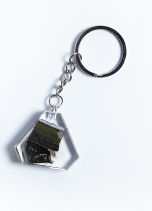 A keyring with the wreckage of a downed Russian Mi-35 helicopter4 photo