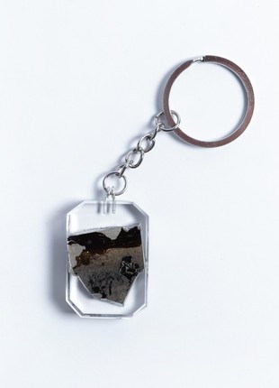 A keyring with the wreckage of a downed Russian Mi-35 helicopter4 photo