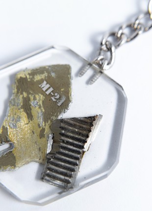A keyring with the wreckage of a downed Russian Mi-24 helicopter1 photo