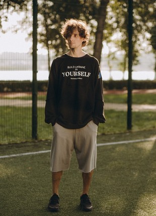 shorts and sweatshirt Build Ukraine in yourself grey and black