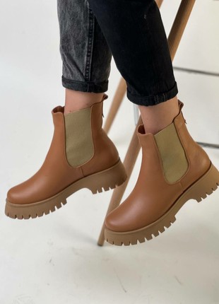 Chelsea boots in caramel color
