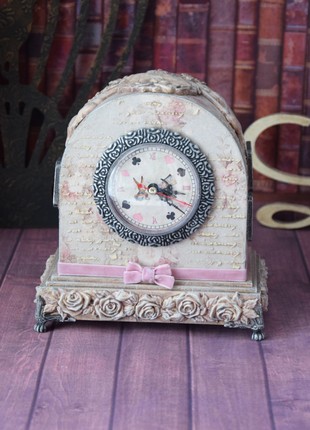 Alice in Wonderland mantel clock - mini chest of drawers6 photo