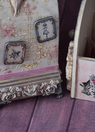 Alice in Wonderland mantel clock - mini chest of drawers8 photo