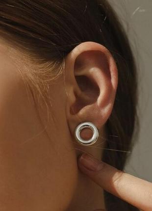 Volume circle earrings1 photo