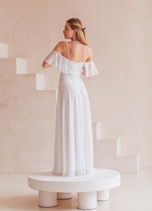 Elegant white airy floor-length dress made of shimmering fabric3 photo