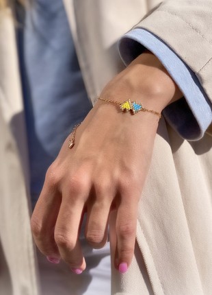 Minimalistic bracelet with Ukrainian heart on a chain1 photo