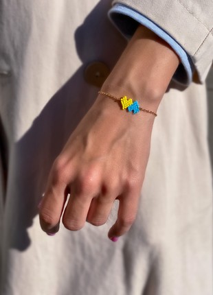 Minimalistic bracelet with Ukrainian heart on a chain