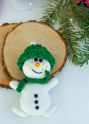 Snowmen in a knitted hats ornaments set of 3