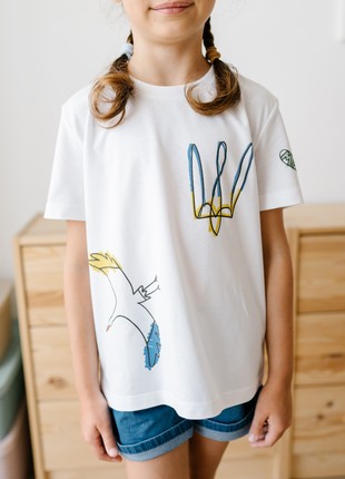 White children's t-shirt with trident of Ukraine and crane print1 photo
