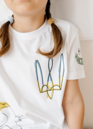 White children's t-shirt with trident of Ukraine and crane print4 photo