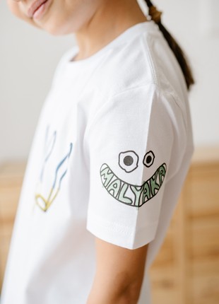 White children's t-shirt with trident of Ukraine and crane print7 photo