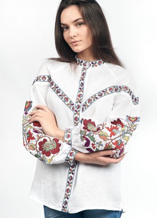 Woman's embroidered blouse 244-20/09