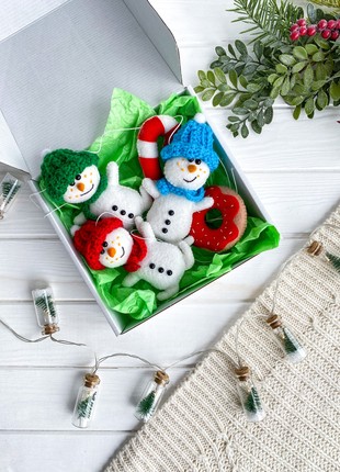 Snowmen in a knitted hats ornaments set of 3