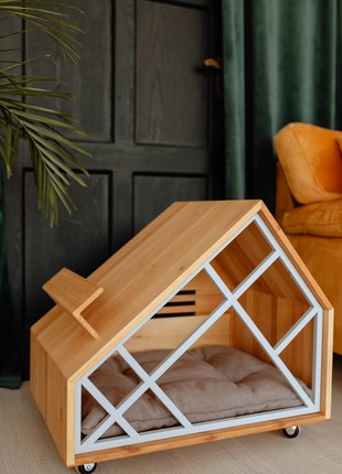 House-bed for cats and dogs made of natural wood STAND HOUSE 62x45x50 cm Alder
