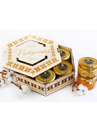 Honey gift set VYSHYVANKA HOLIDAY Sweet gift