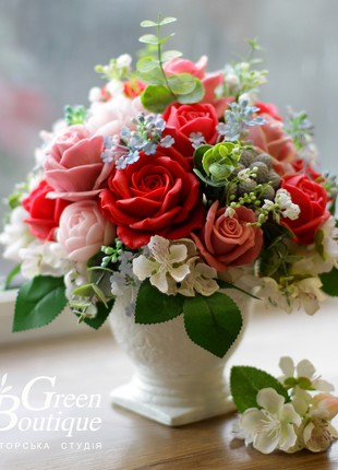 Luxurious interior bouquet of soap roses in a ceramic vase2 photo