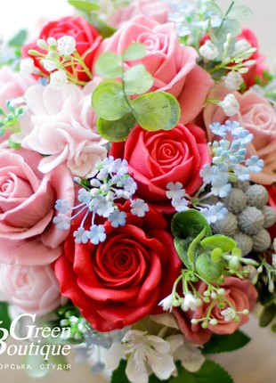 Luxurious interior bouquet of soap roses in a ceramic vase4 photo