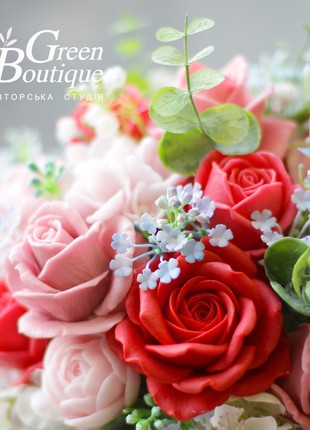 Luxurious interior bouquet of soap roses in a ceramic vase6 photo