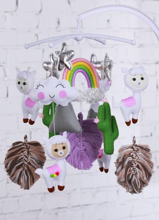 Musical baby mobile with bracket "Llamas"
