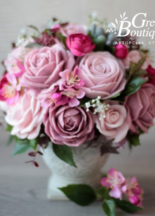 Luxurious interior bouquet of soap roses in a ceramic vase7 photo
