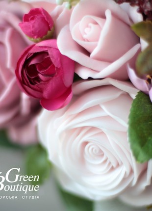 Luxurious interior bouquet of soap roses in a ceramic vase6 photo