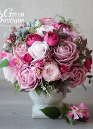 Luxurious interior bouquet of soap roses in a ceramic vase4 photo