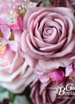 Luxurious interior bouquet of soap roses in a ceramic vase3 photo