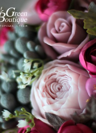 Luxurious interior bouquet of soap roses in a ceramic vase9 photo