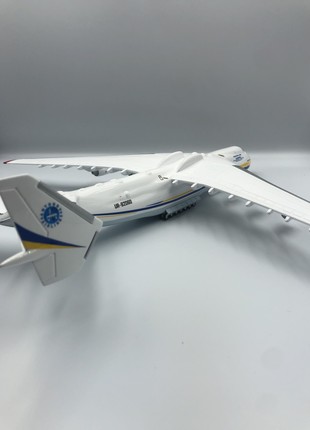 Aircraft model An-225 "Antonov Airlines" - 1/200 on landing gears6 photo