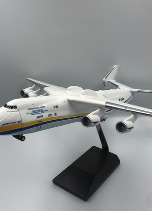 Aircraft model An-225 "Antonov Airlines" - 1/200 on landing gears3 photo
