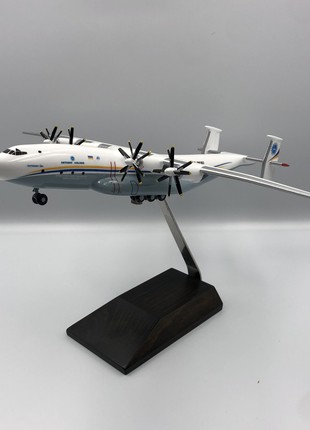 Aircraft model: Antonov 22A (An-22A) "Antey"