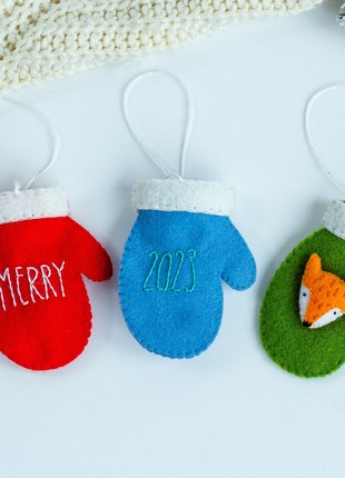 Christmas gloves ornaments set of 310 photo