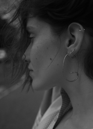 SNAKE OVAL HOOPS2 photo