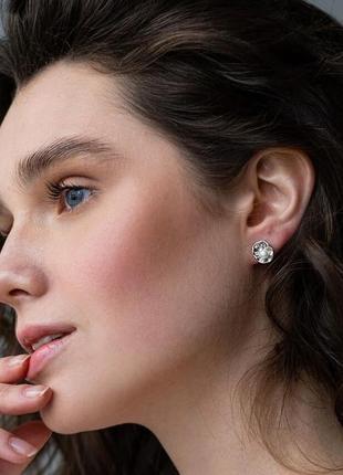 Pearl on a leaf earrings3 photo